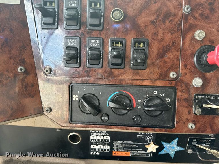 image for item DW1973 2007 International 9400I semi truck