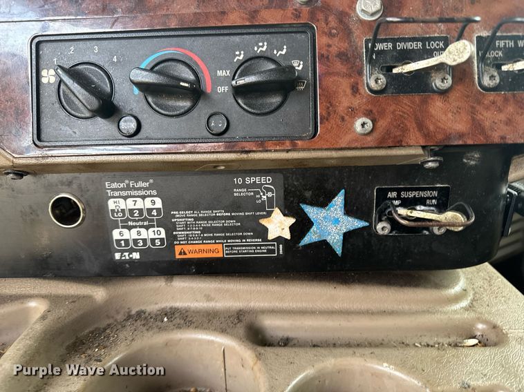 image for item DW1973 2007 International 9400I semi truck