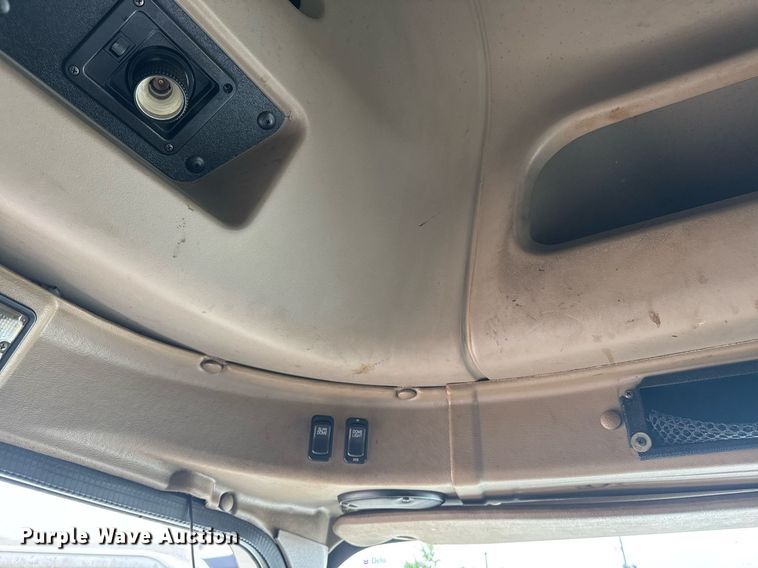 image for item DW1973 2007 International 9400I semi truck