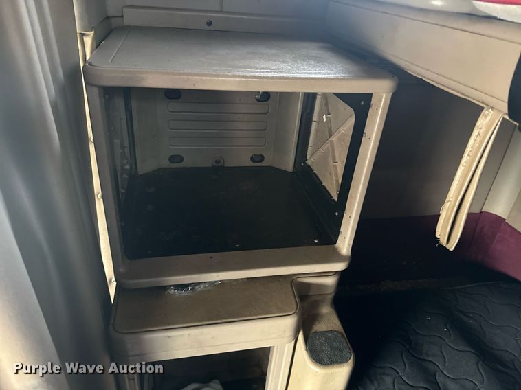 image for item DW1973 2007 International 9400I semi truck