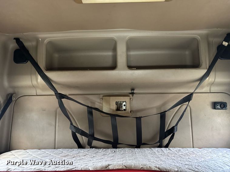 image for item DW1973 2007 International 9400I semi truck