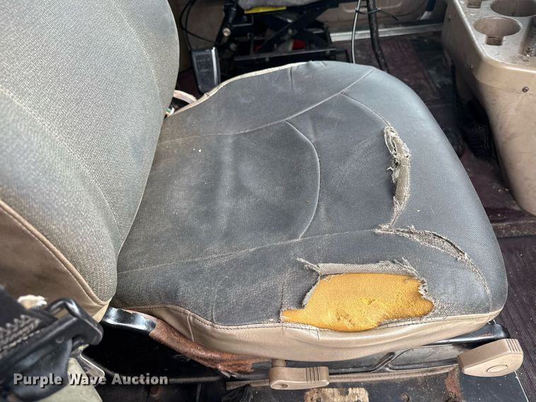 image for item DW1973 2007 International 9400I semi truck