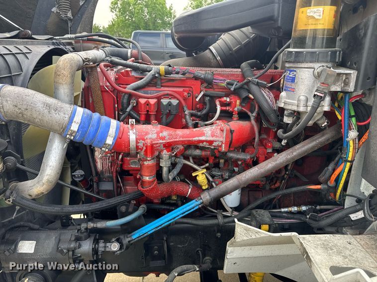 image for item DW1973 2007 International 9400I semi truck