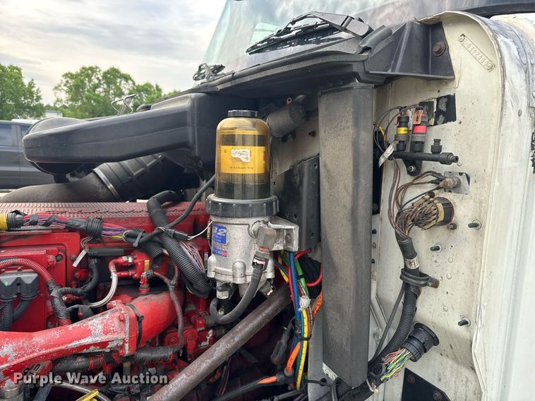 image for item DW1973 2007 International 9400I semi truck