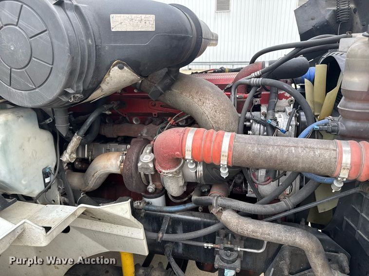 image for item DW1973 2007 International 9400I semi truck