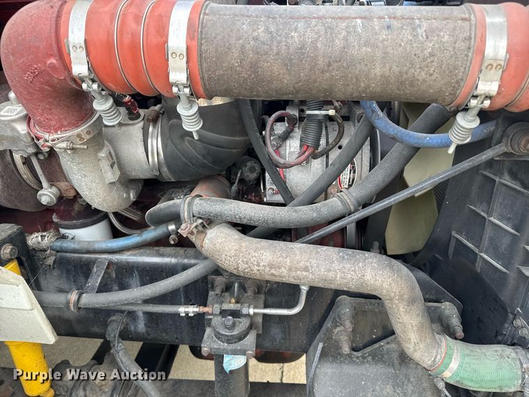 image for item DW1973 2007 International 9400I semi truck