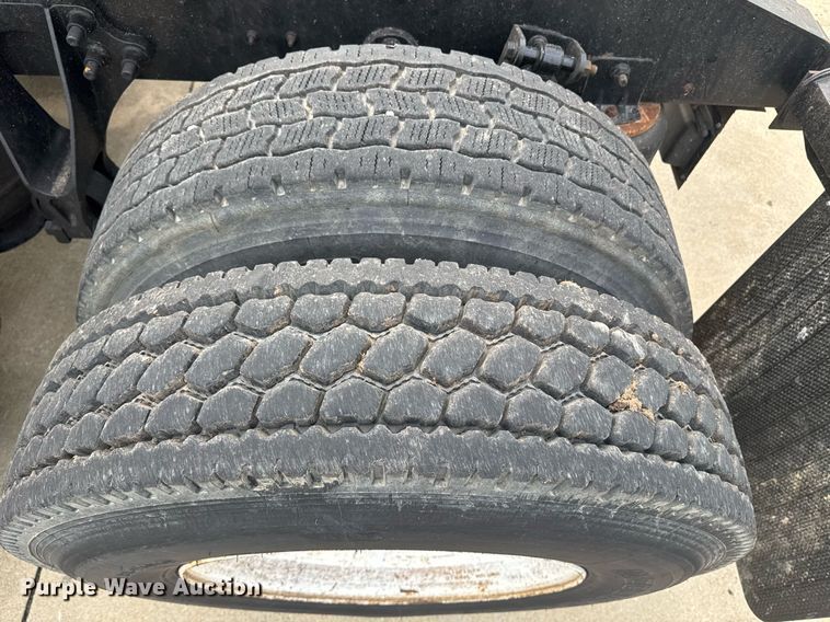 image for item DW1973 2007 International 9400I semi truck