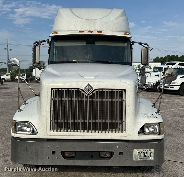 image for item DW1974 2007 International 9400I semi truck