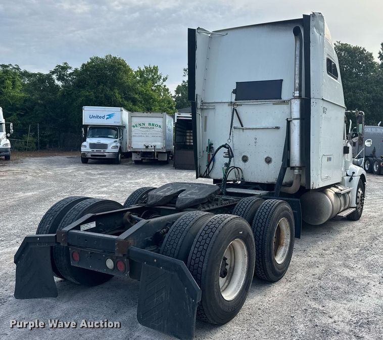 image for item DW1974 2007 International 9400I semi truck