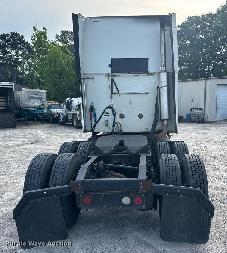 image for item DW1974 2007 International 9400I semi truck