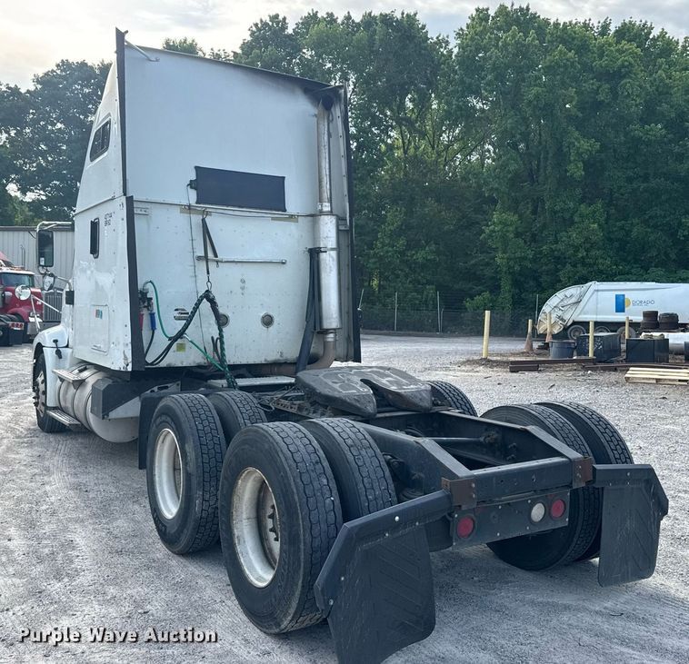 image for item DW1974 2007 International 9400I semi truck