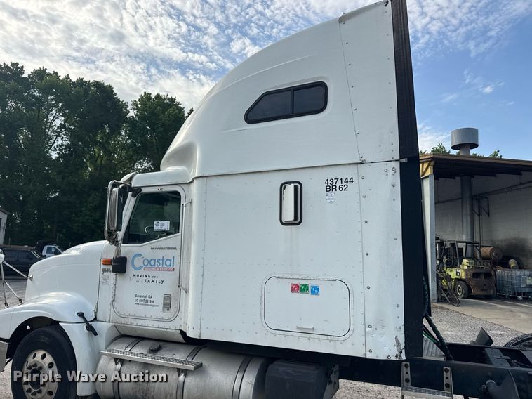 image for item DW1974 2007 International 9400I semi truck