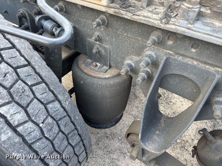 image for item DW1974 2007 International 9400I semi truck