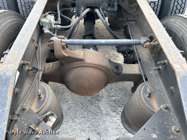 image for item DW1974 2007 International 9400I semi truck