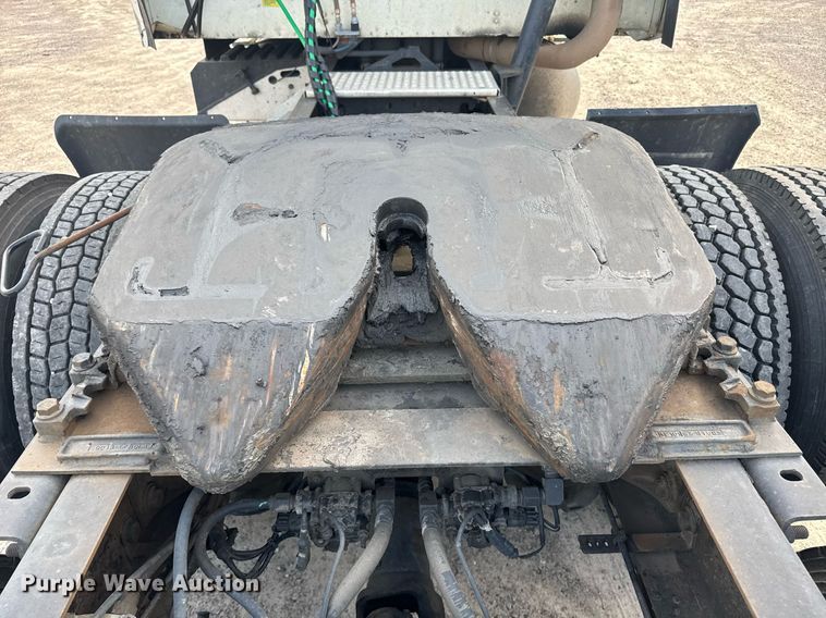 image for item DW1974 2007 International 9400I semi truck