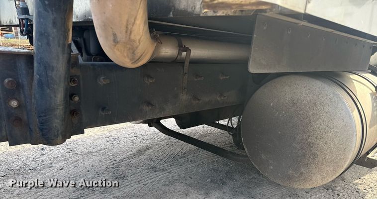 image for item DW1974 2007 International 9400I semi truck