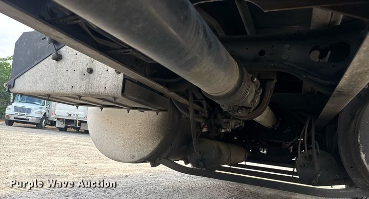 image for item DW1974 2007 International 9400I semi truck