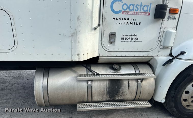 image for item DW1974 2007 International 9400I semi truck