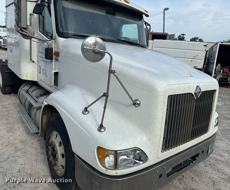 image for item DW1974 2007 International 9400I semi truck