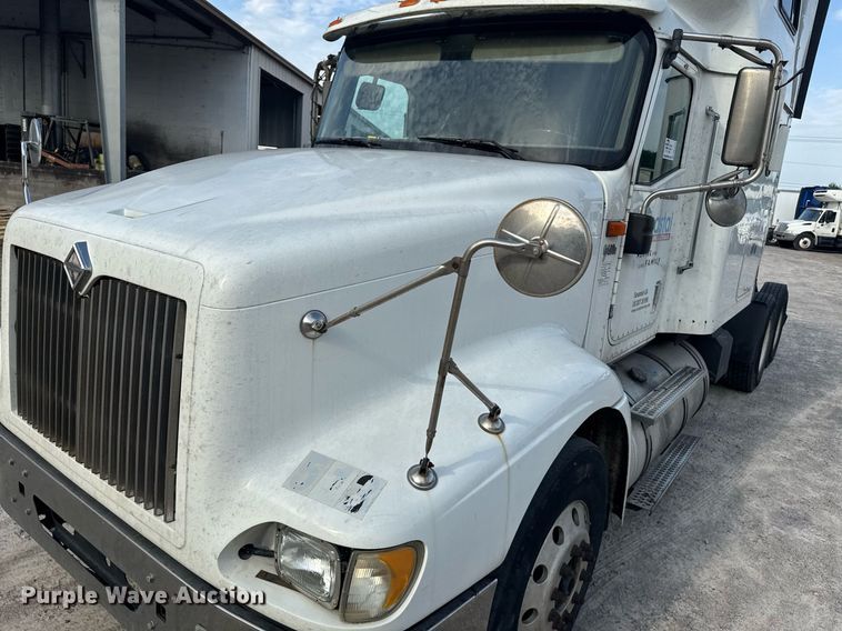 image for item DW1974 2007 International 9400I semi truck