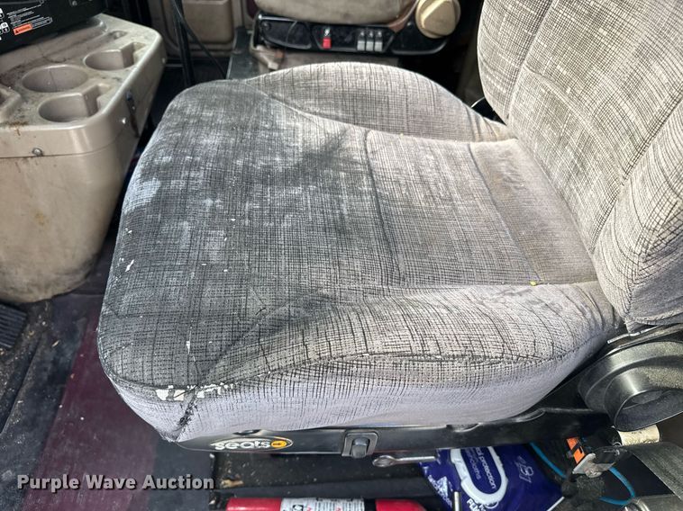 image for item DW1974 2007 International 9400I semi truck