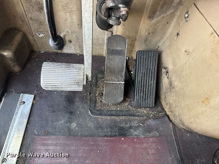 image for item DW1974 2007 International 9400I semi truck