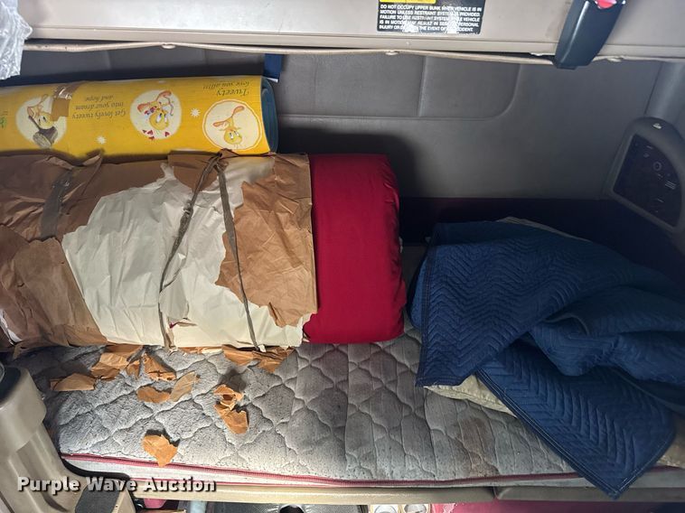 image for item DW1974 2007 International 9400I semi truck