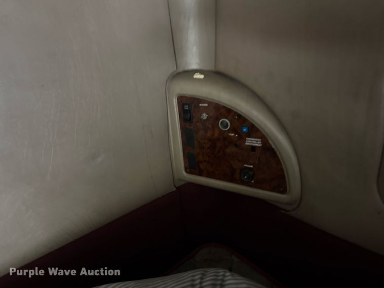 image for item DW1974 2007 International 9400I semi truck