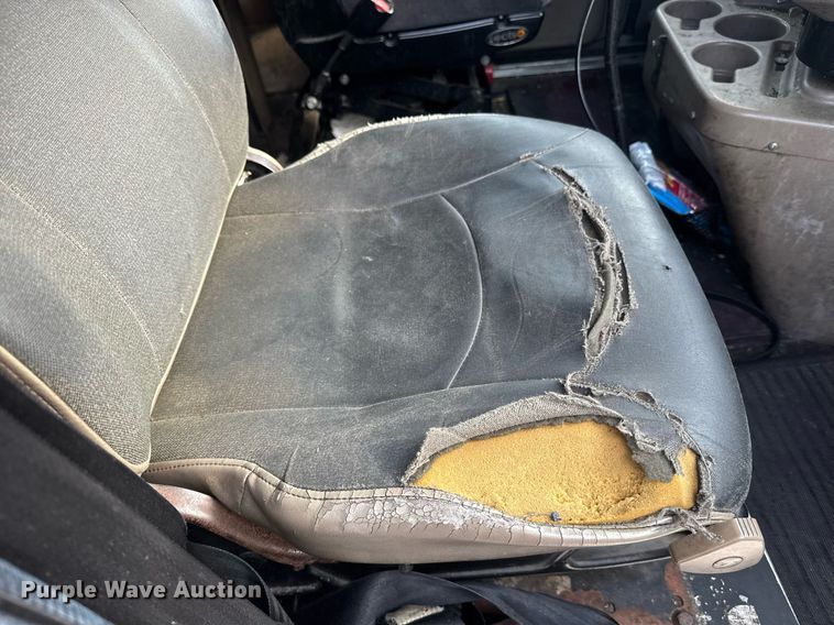 image for item DW1974 2007 International 9400I semi truck