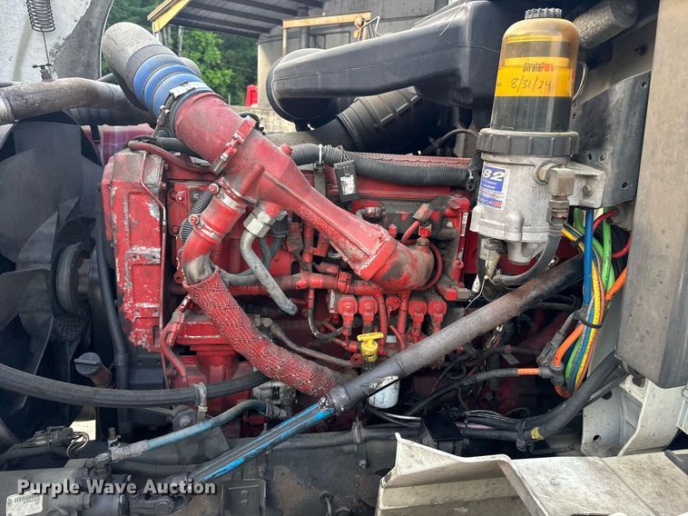 image for item DW1974 2007 International 9400I semi truck