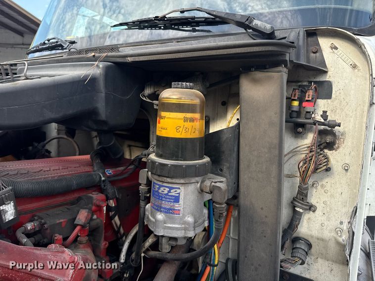 image for item DW1974 2007 International 9400I semi truck