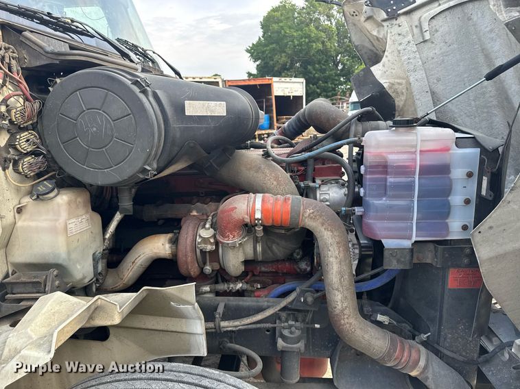 image for item DW1974 2007 International 9400I semi truck