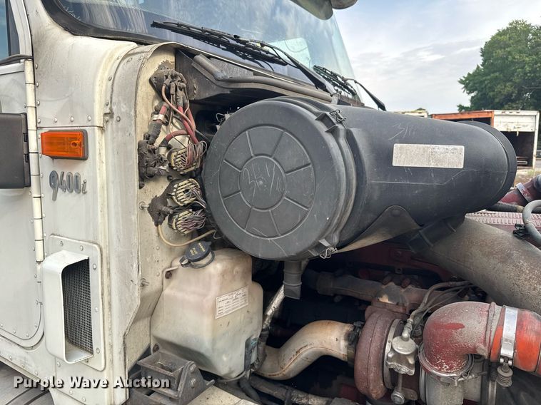 image for item DW1974 2007 International 9400I semi truck