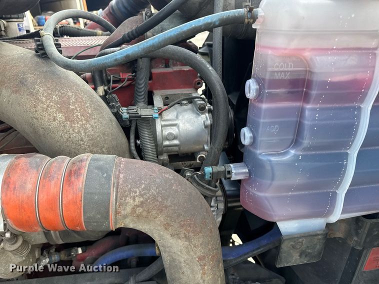 image for item DW1974 2007 International 9400I semi truck