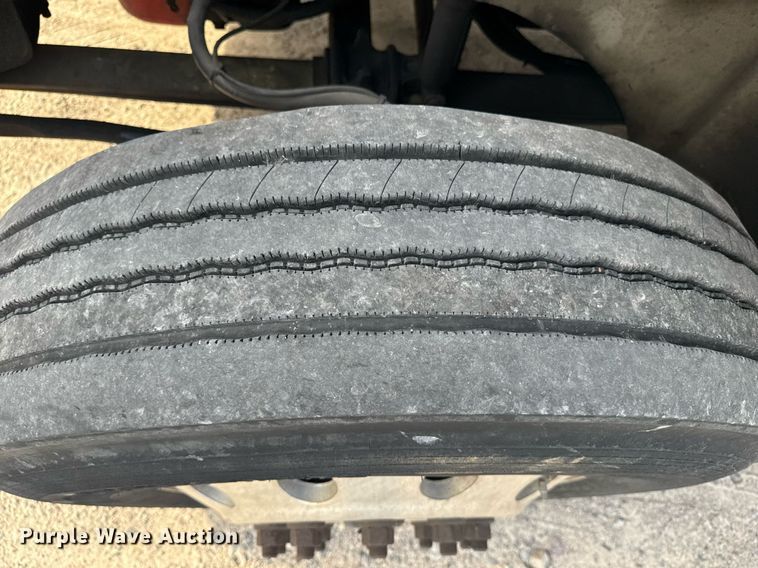 image for item DW1974 2007 International 9400I semi truck