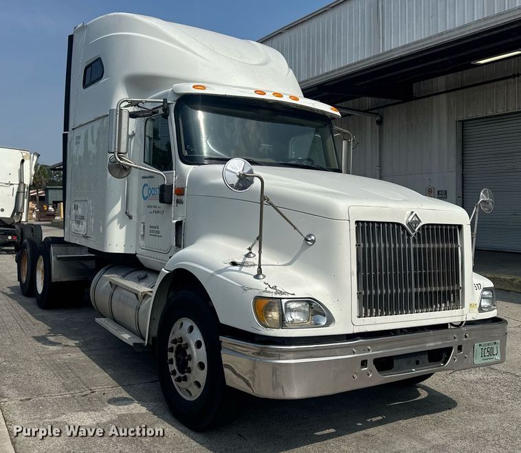 image for item DW1987 2007 International 9400I semi truck