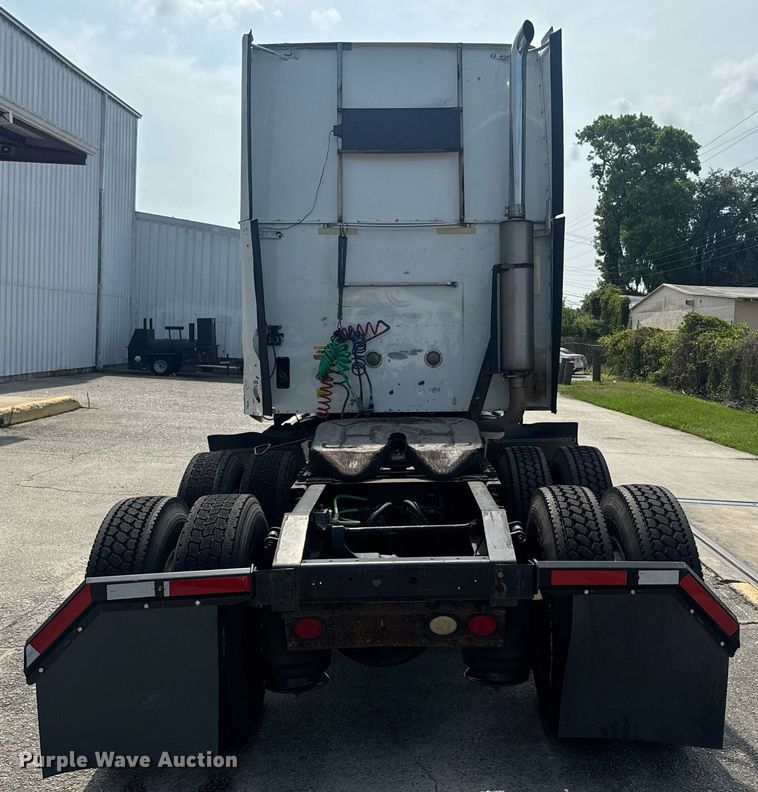 image for item DW1987 2007 International 9400I semi truck