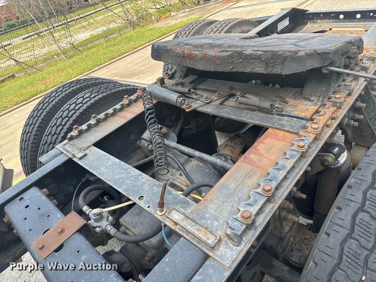 image for item DW1987 2007 International 9400I semi truck