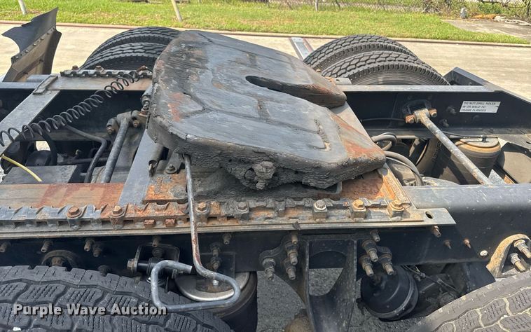 image for item DW1987 2007 International 9400I semi truck