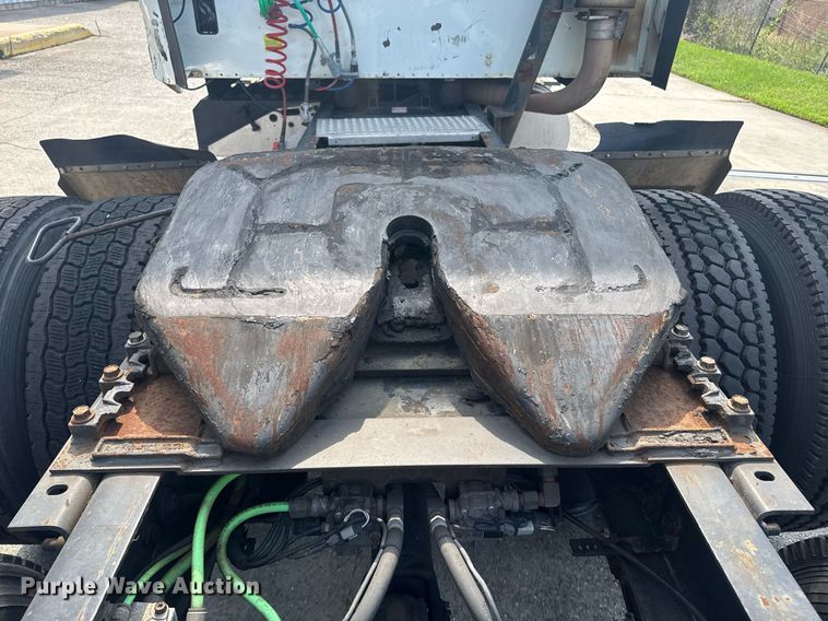 image for item DW1987 2007 International 9400I semi truck