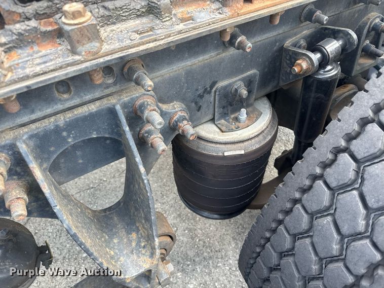 image for item DW1987 2007 International 9400I semi truck