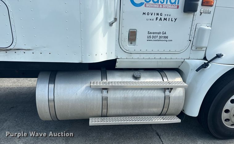 image for item DW1987 2007 International 9400I semi truck