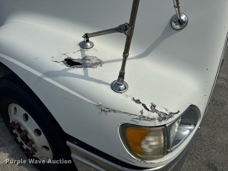 image for item DW1987 2007 International 9400I semi truck