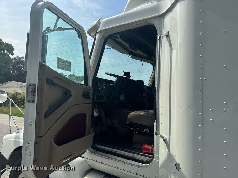 image for item DW1987 2007 International 9400I semi truck