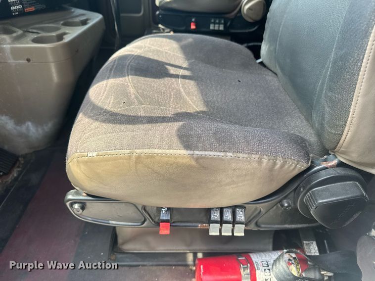 image for item DW1987 2007 International 9400I semi truck