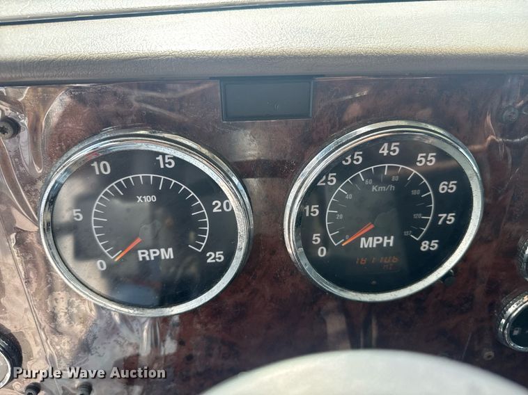 image for item DW1987 2007 International 9400I semi truck