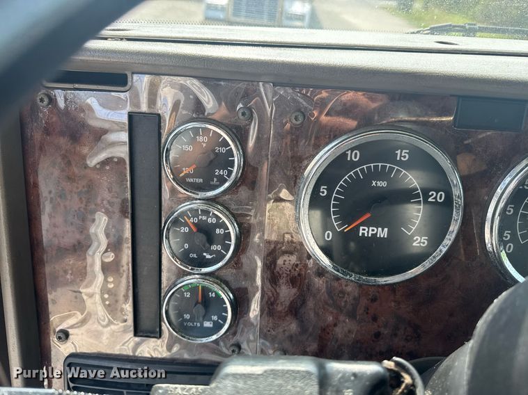 image for item DW1987 2007 International 9400I semi truck