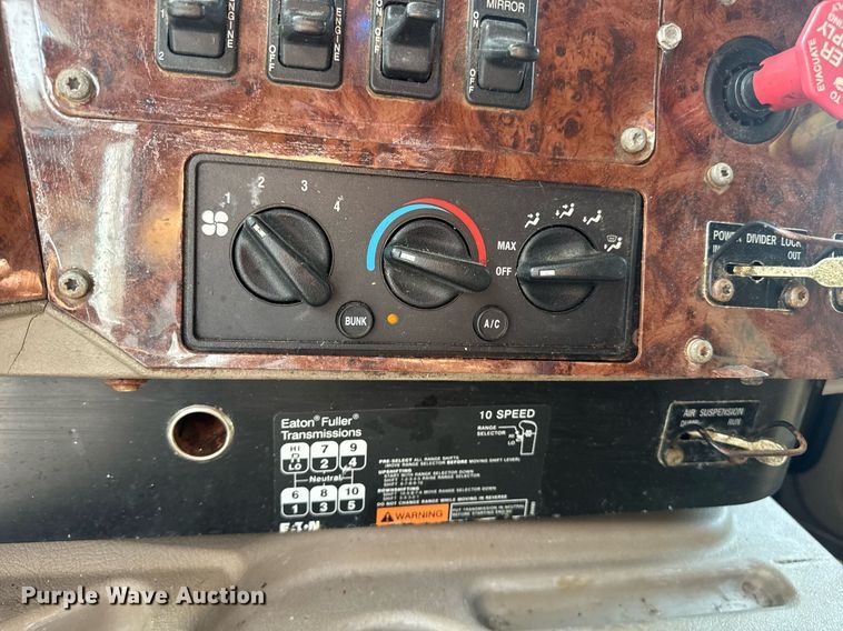 image for item DW1987 2007 International 9400I semi truck