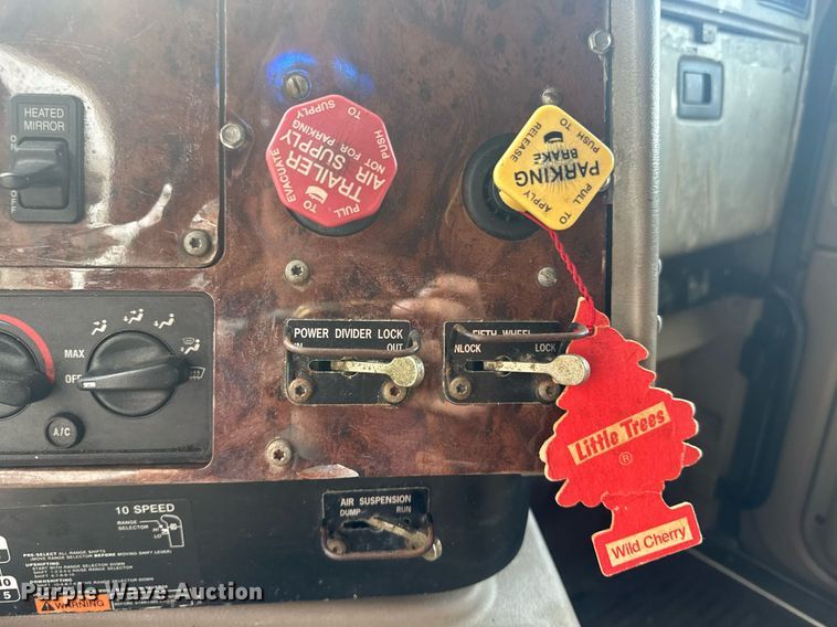 image for item DW1987 2007 International 9400I semi truck