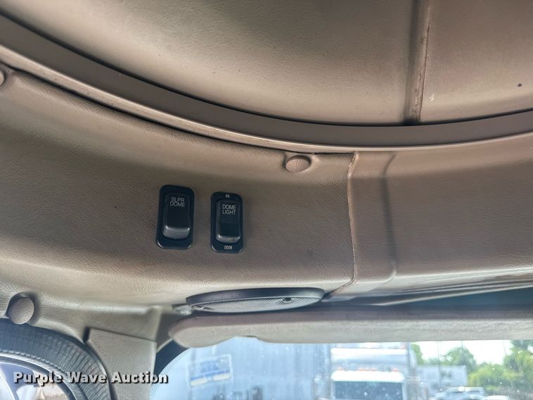 image for item DW1987 2007 International 9400I semi truck